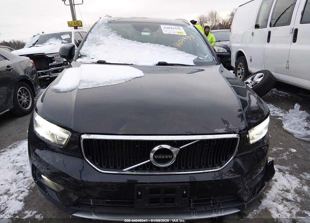 2021 VOLVO XC40 T5 MOMENTUM VIN: YV4162UK6M2486041