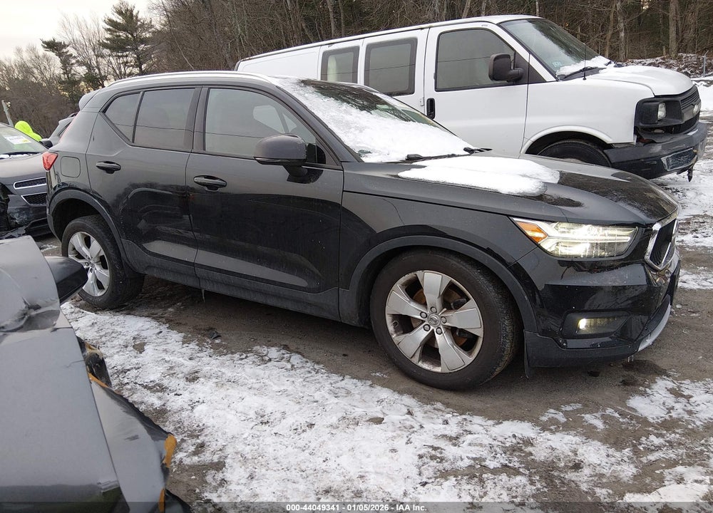 2021 VOLVO XC40 T5 MOMENTUM VIN: YV4162UK6M2486041