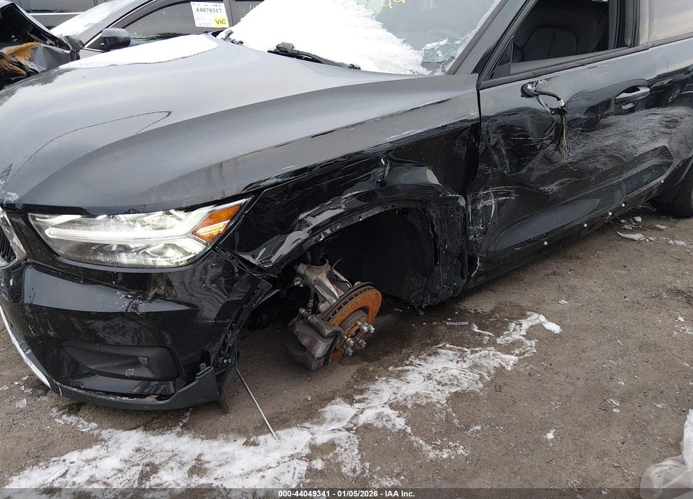 2021 VOLVO XC40 T5 MOMENTUM VIN: YV4162UK6M2486041