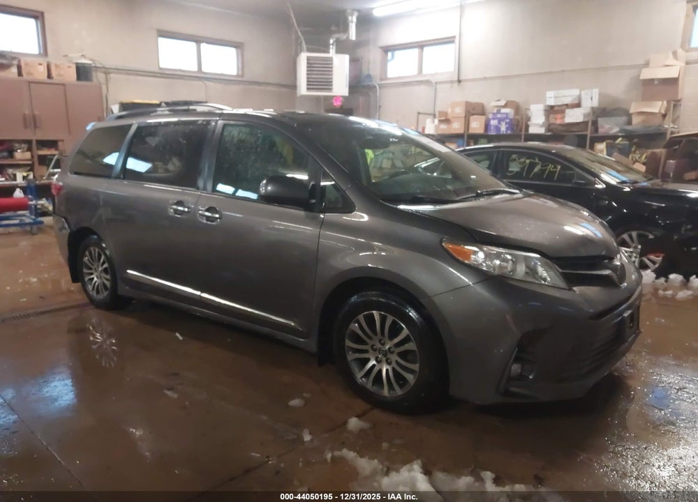 2018 TOYOTA SIENNA XLE 8 PASSENGER VIN: 5TDYZ3DC0JS953594