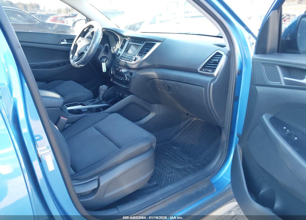 2017 HYUNDAI TUCSON SE VIN: KM8J3CA43HU296193