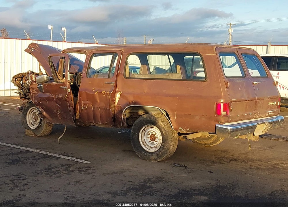 1988 CHEVROLET SUBURBAN R20 VIN: 1GNGR26K1JF166767