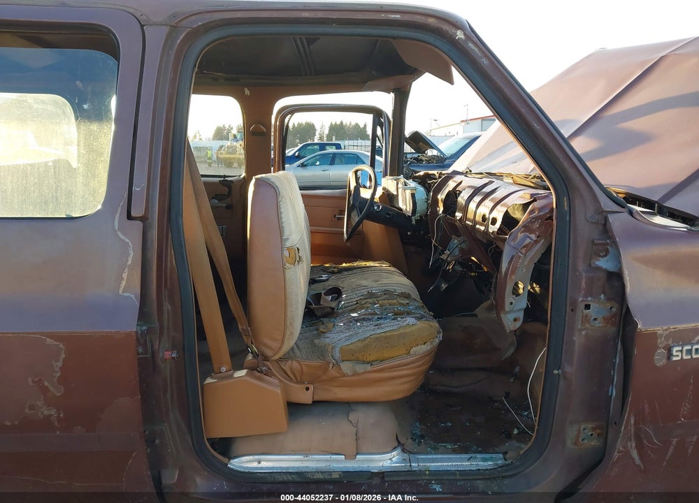 1988 CHEVROLET SUBURBAN R20 VIN: 1GNGR26K1JF166767
