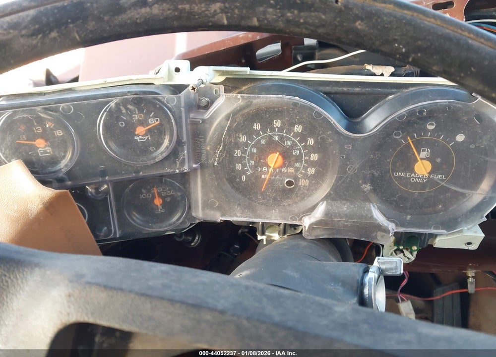 1988 CHEVROLET SUBURBAN R20 VIN: 1GNGR26K1JF166767