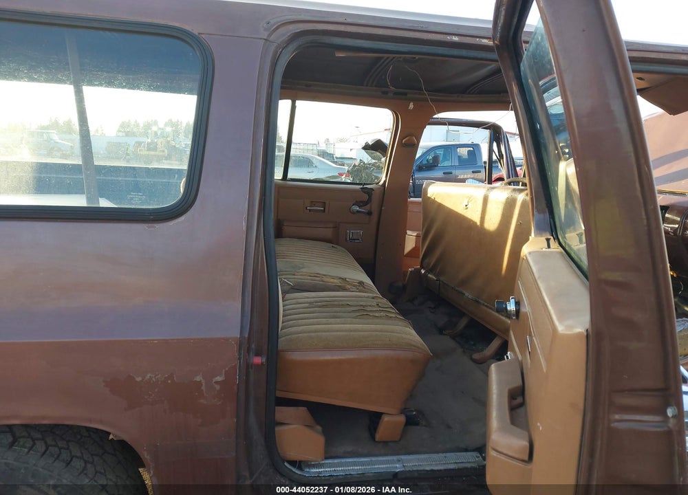 1988 CHEVROLET SUBURBAN R20 VIN: 1GNGR26K1JF166767