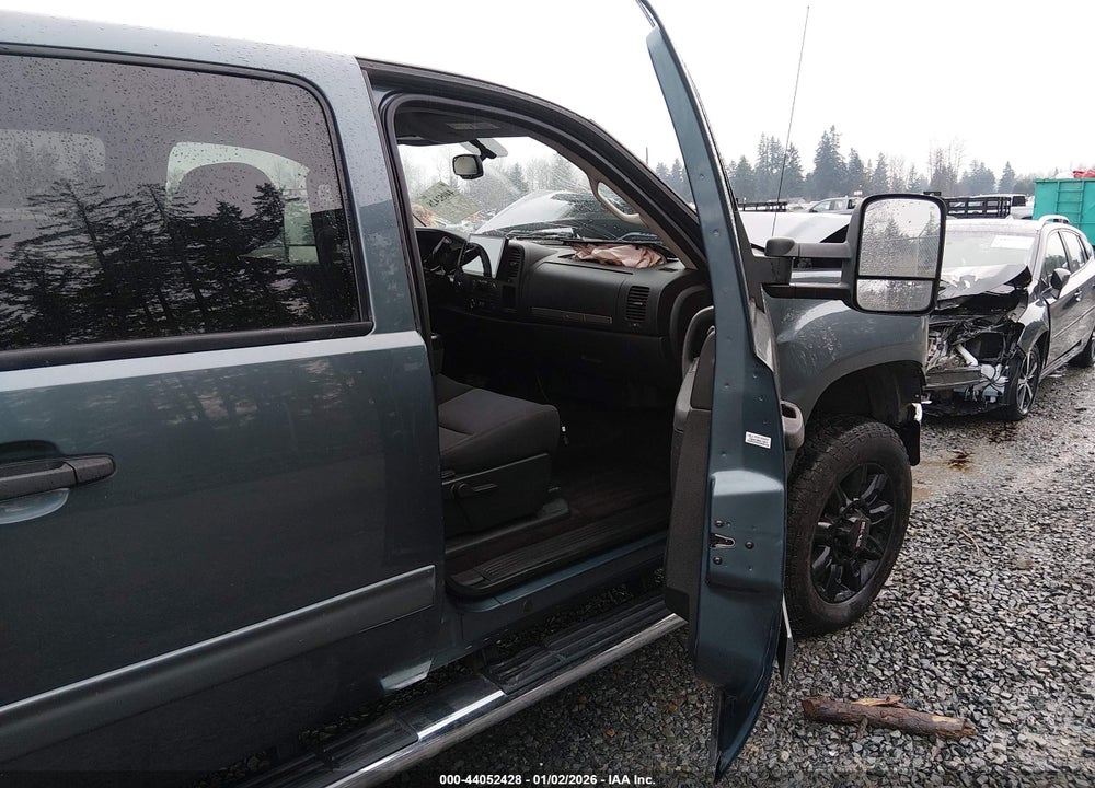 2011 GMC SIERRA 3500HD SLE VIN: 1GT423C82BF163070