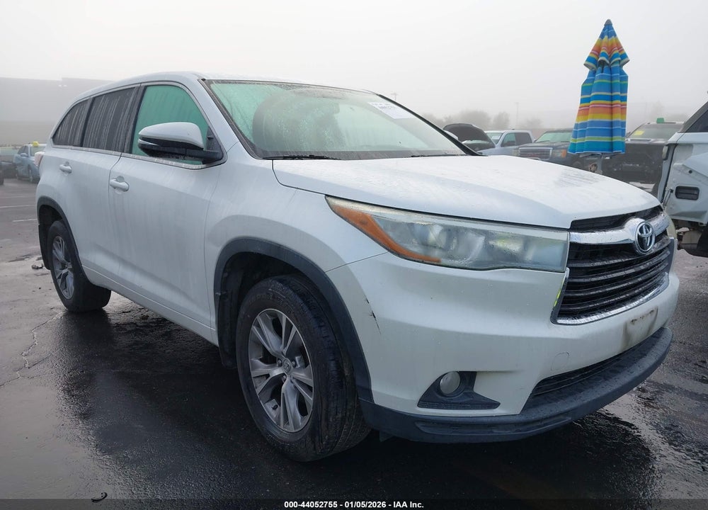 2015 TOYOTA HIGHLANDER LE PLUS V6 VIN: 5TDBKRFH4FS120975