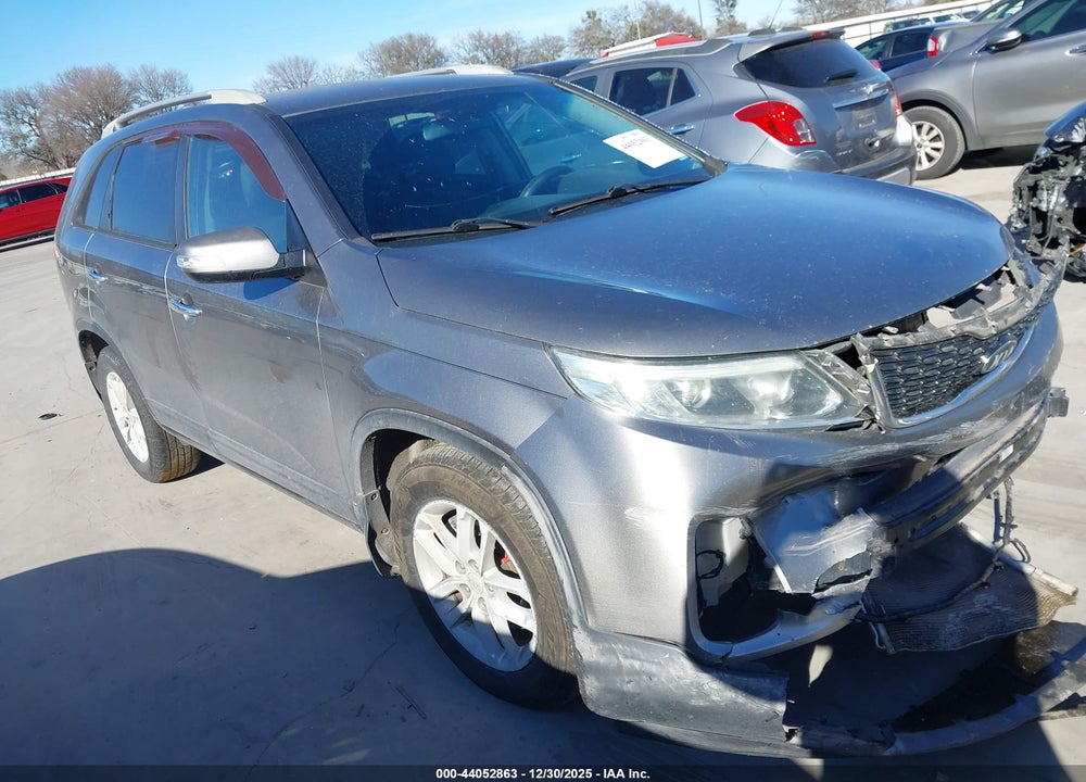 2014 KIA SORENTO LX VIN: 5XYKT4A60EG493187