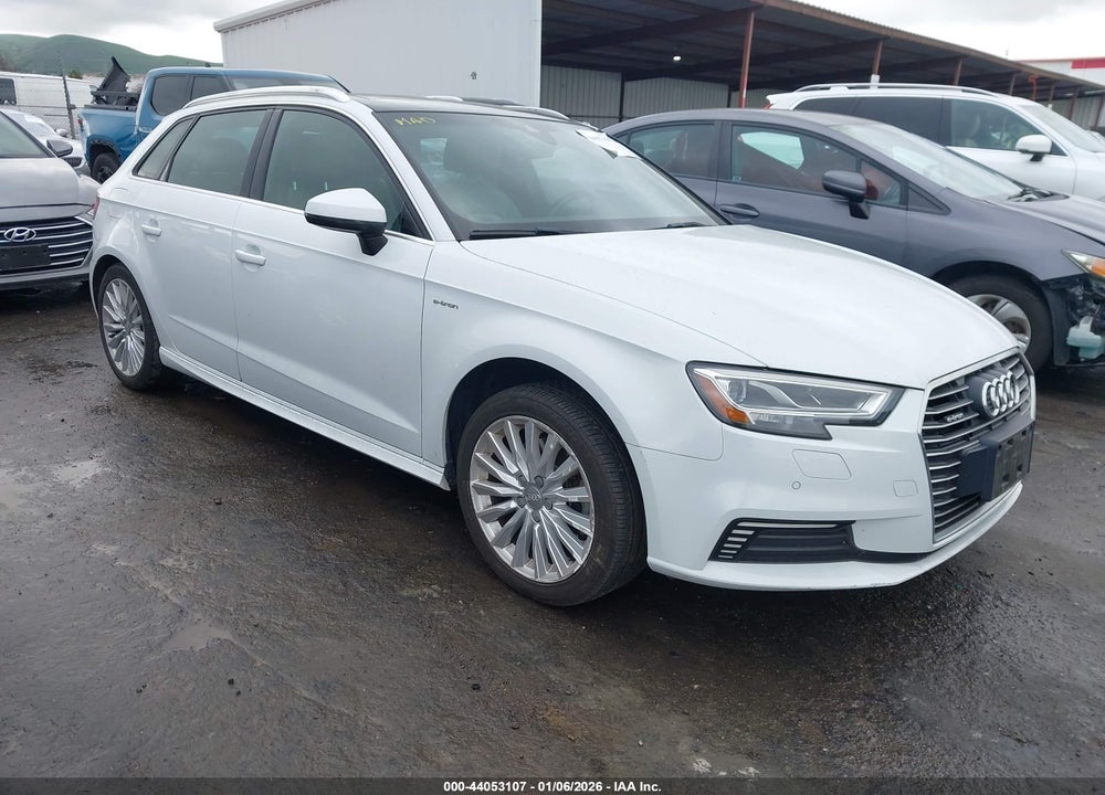 2018 AUDI A3 E-TRON 1.4T PREMIUM VIN: WAUSPBFF9JA112512