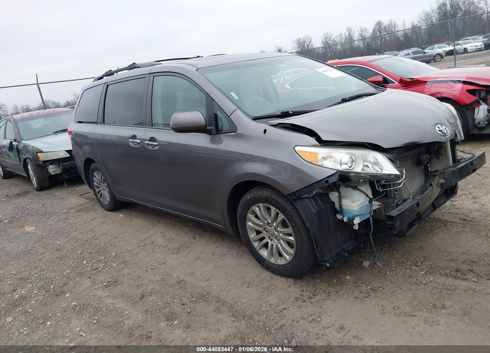 2014 TOYOTA SIENNA XLE V6 8 PASSENGER VIN: 5TDYK3DC2ES514715