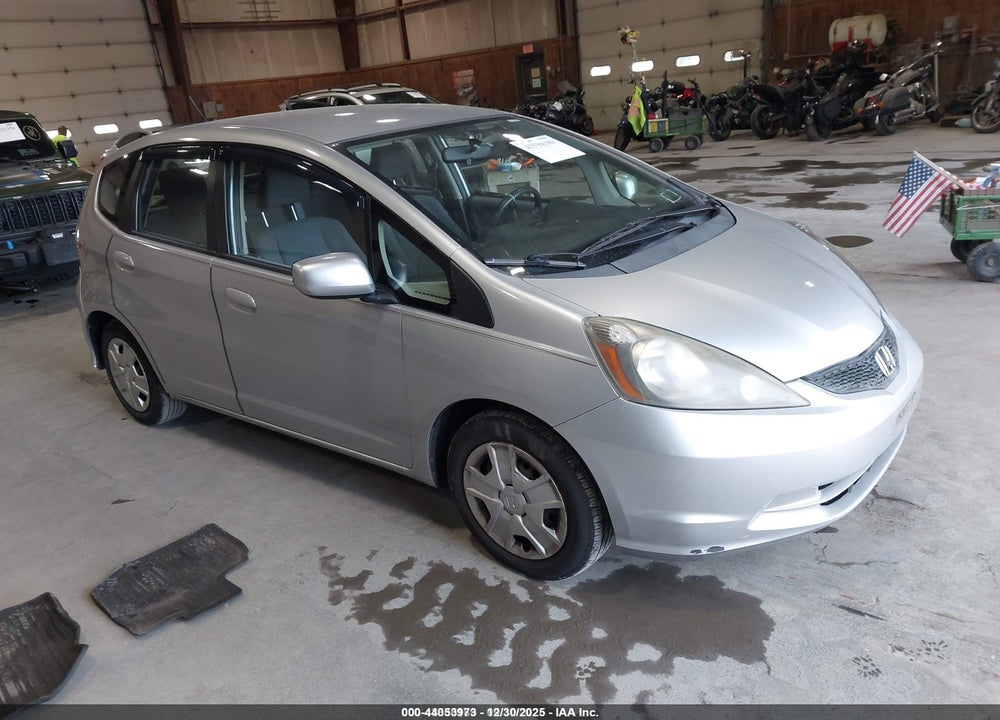2013 HONDA FIT VIN: JHMGE8H37DC062088