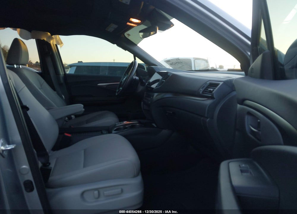 2023 HONDA PASSPORT AWD EX-L VIN: 5FNYF8H55PB006663