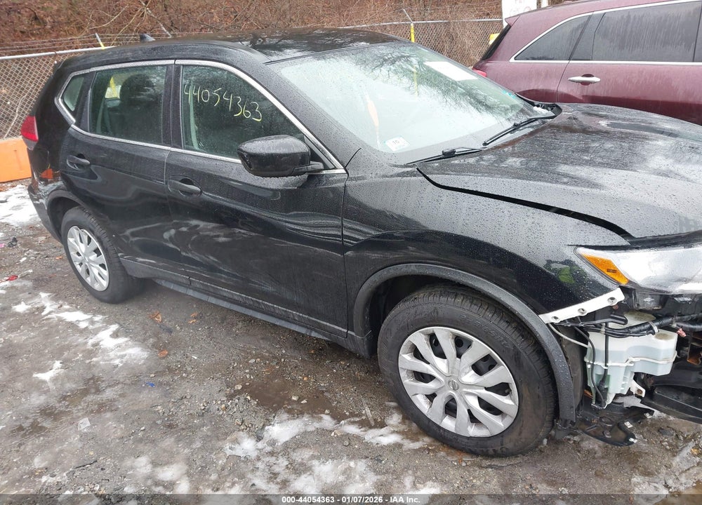 2017 NISSAN ROGUE S VIN: 5N1AT2MV8HC792109