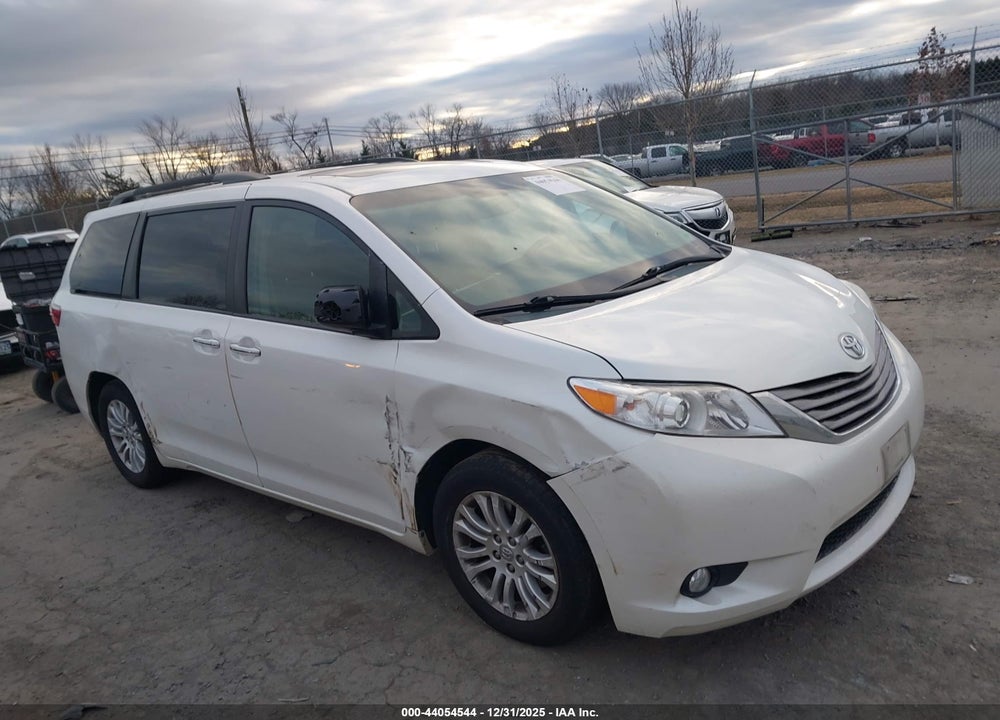 2015 TOYOTA SIENNA XLE 8 PASSENGER VIN: 5TDYK3DC1FS534648