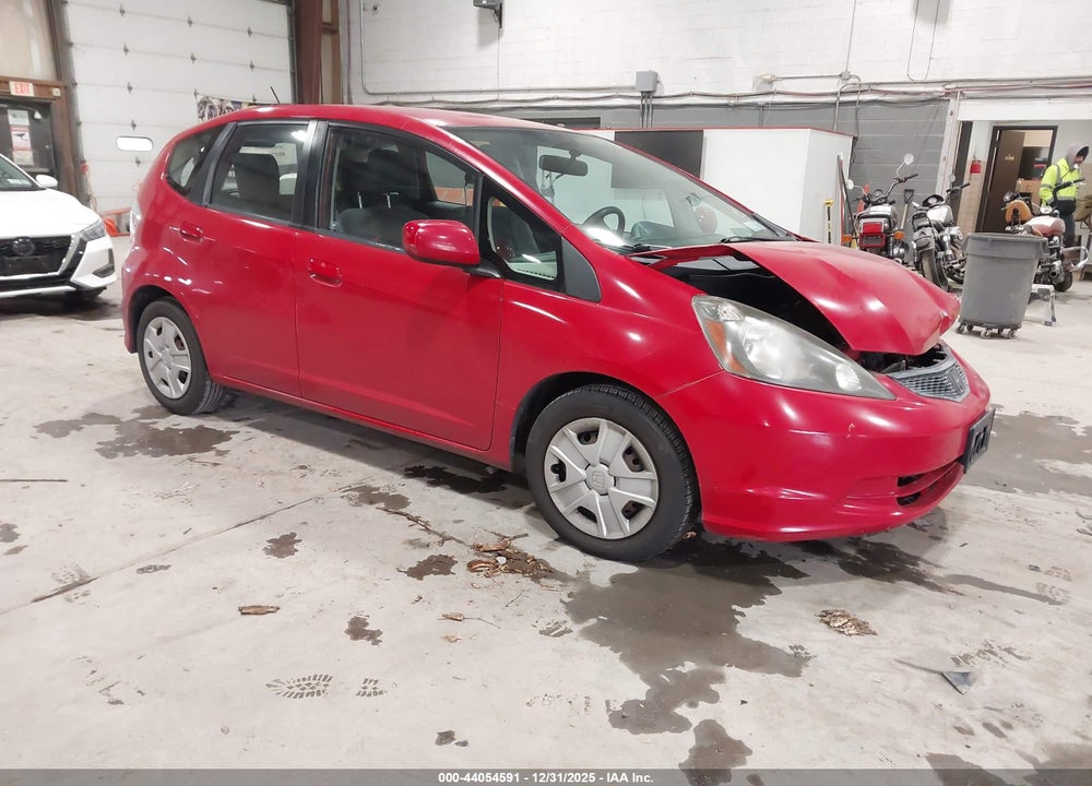 2013 HONDA FIT VIN: JHMGE8H37DC017488