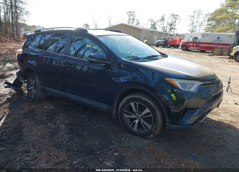 2018 TOYOTA RAV4 XLE VIN: 2T3RFREV8JW745848