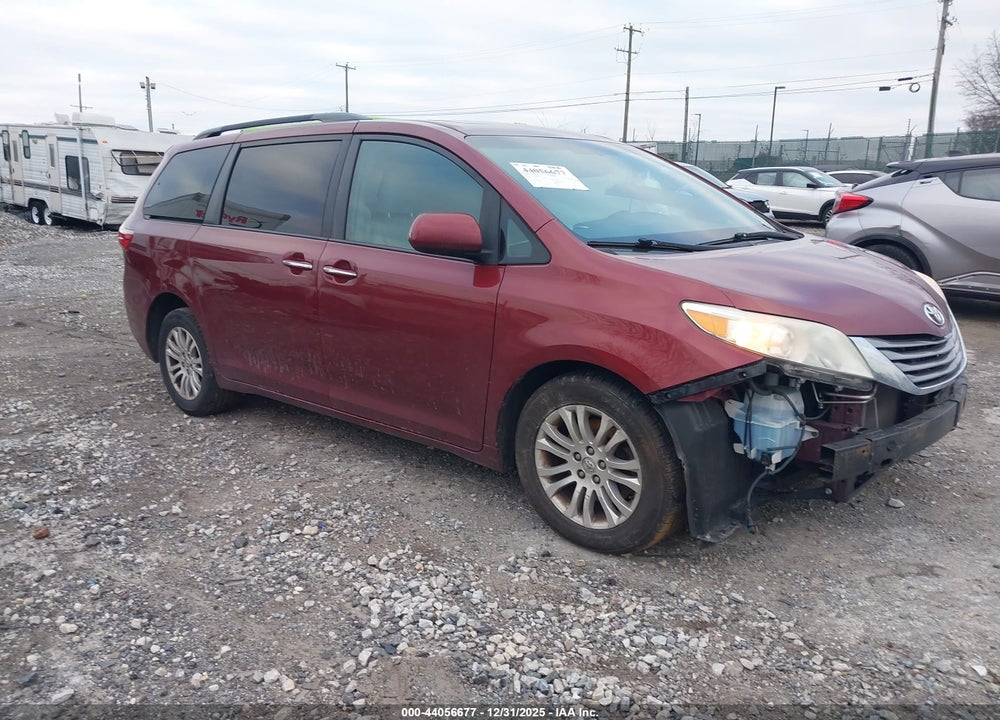 2015 TOYOTA SIENNA XLE 8 PASSENGER VIN: 5TDYK3DC0FS661987