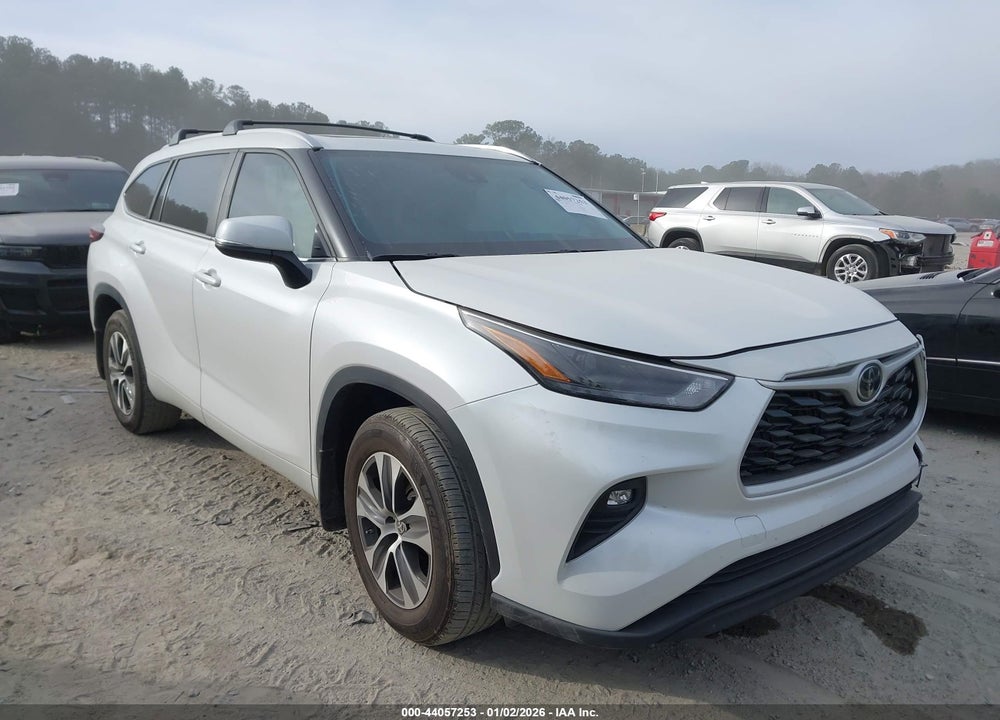 2024 TOYOTA HIGHLANDER XLE VIN: 5TDKDRAH6RS534281