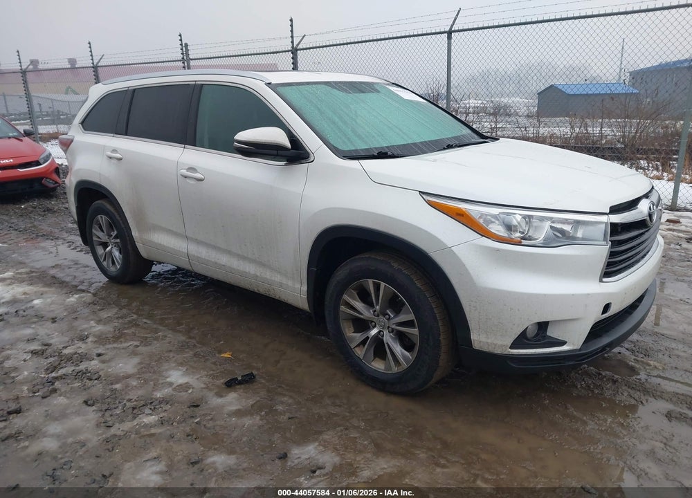 2015 TOYOTA HIGHLANDER XLE V6 VIN: 5TDJKRFH0FS142158