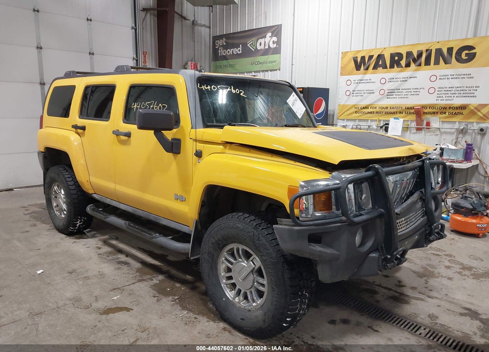 2007 HUMMER H3 SUV VIN: 5GTDN13E878155447