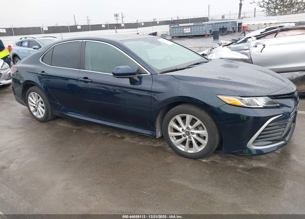 2021 TOYOTA CAMRY LE VIN: 4T1C11AKXMU554687