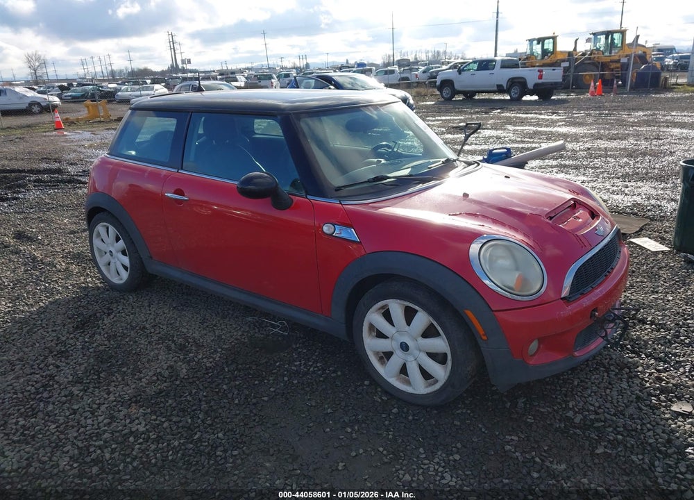 2007 MINI COOPER S VIN: WMWMF73507TL86800