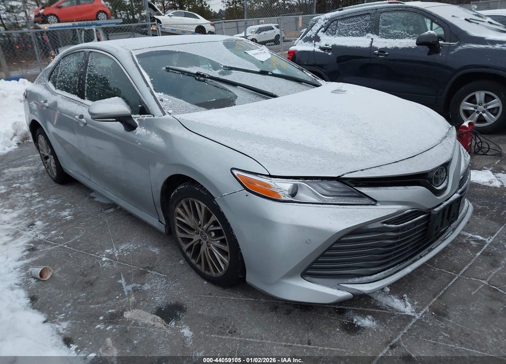 2018 TOYOTA CAMRY XLE VIN: 4T1B11HK2JU095779