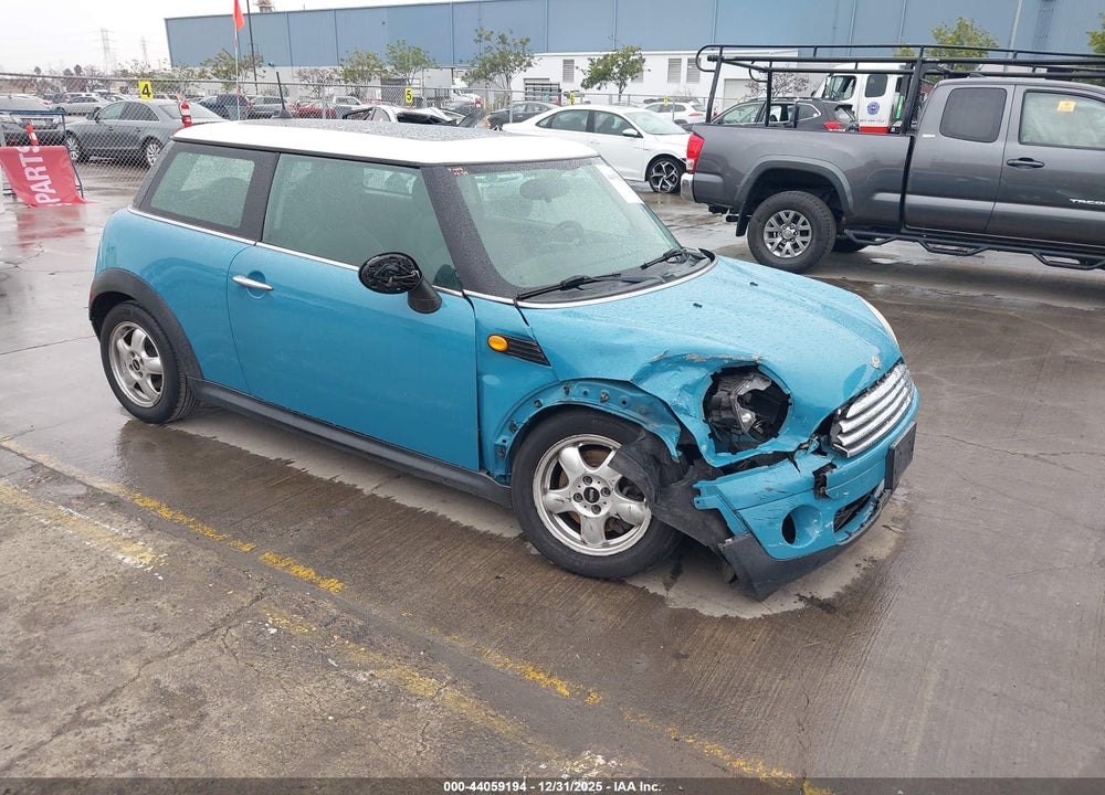 2009 MINI COOPER VIN: WMWMF33529TT68486