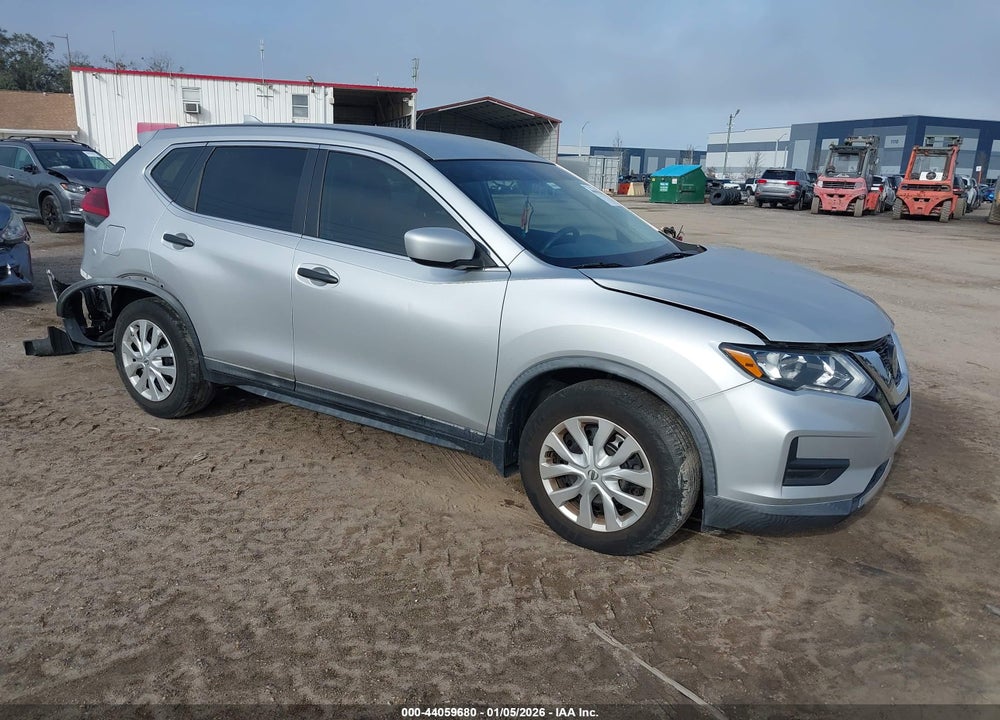 2018 NISSAN ROGUE S VIN: KNMAT2MT0JP581150