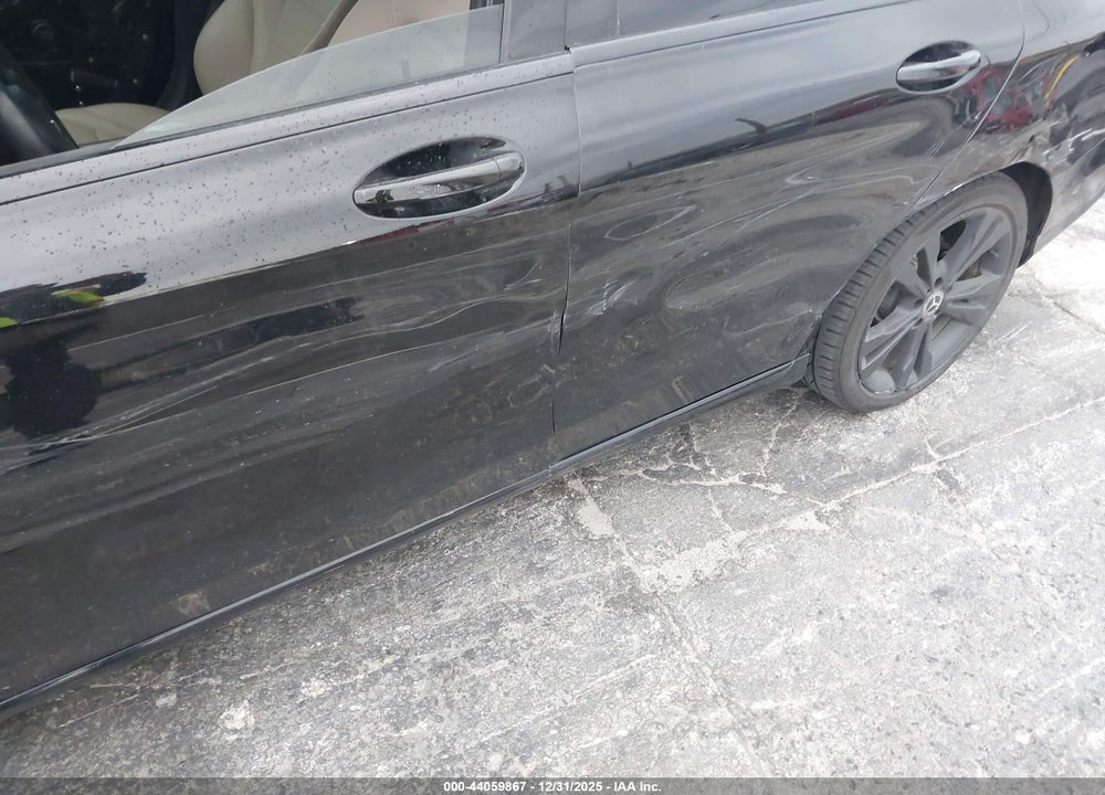 2018 MERCEDES-BENZ C 300 VIN: 55SWF4JB8JU243699