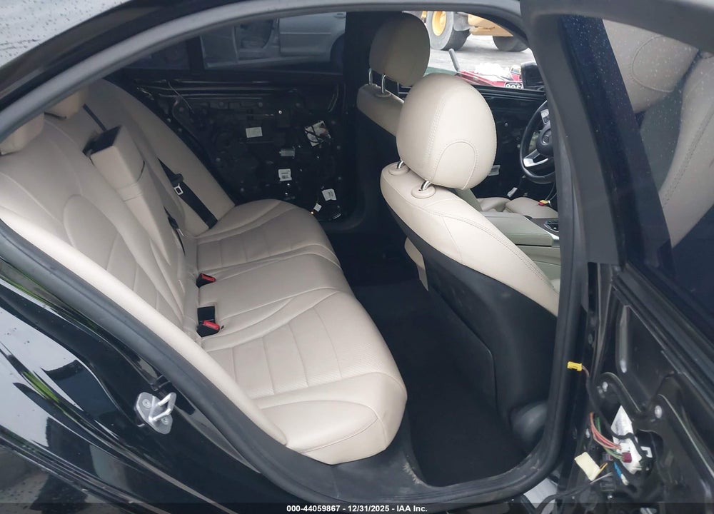 2018 MERCEDES-BENZ C 300 VIN: 55SWF4JB8JU243699