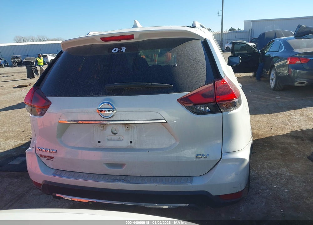 2018 NISSAN ROGUE SV VIN: 5N1AT2MT6JC755421