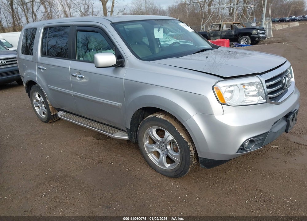 2015 HONDA PILOT EX VIN: 5FNYF4H49FB005028