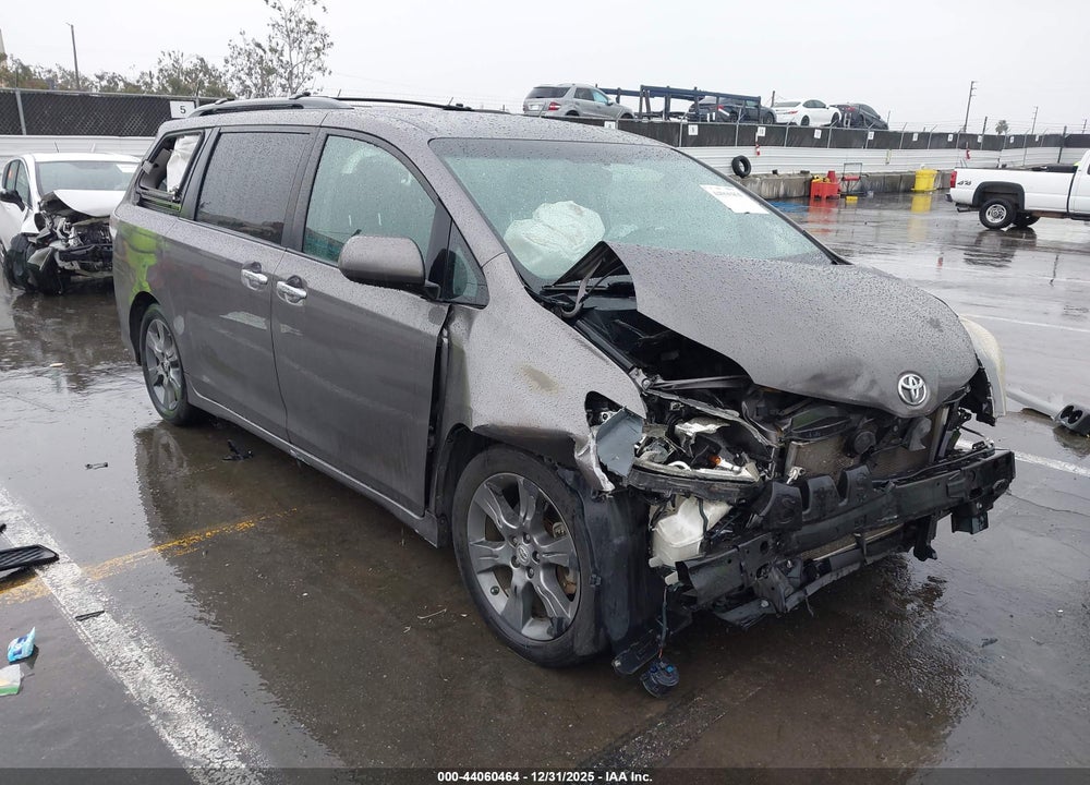 2015 TOYOTA SIENNA SE 8 PASSENGER VIN: 5TDXK3DC1FS636687