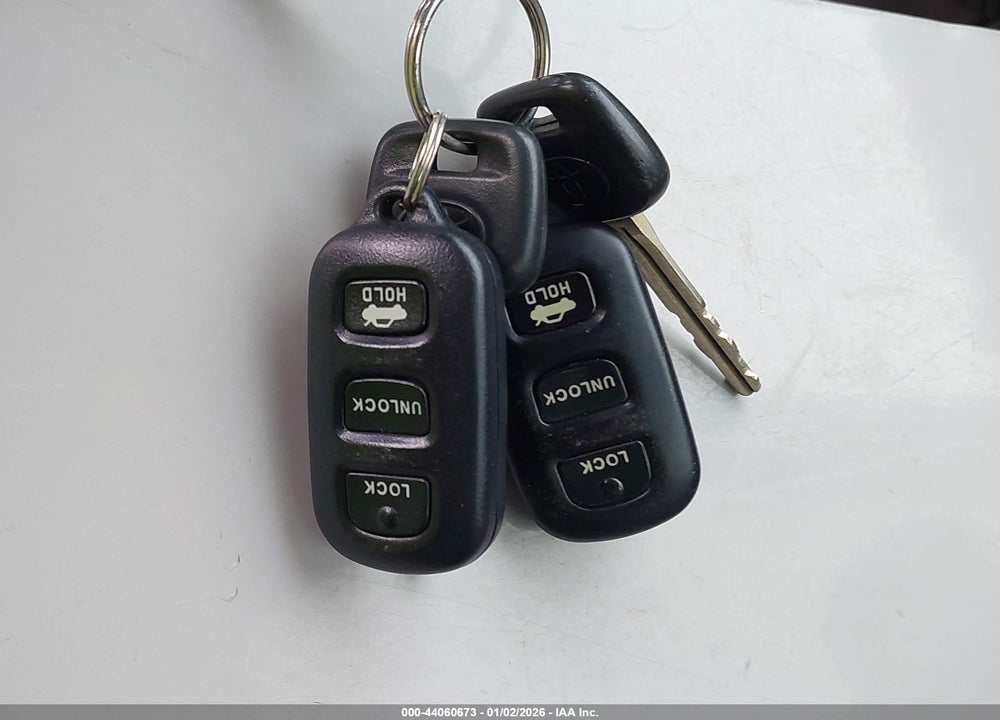 2004 TOYOTA CAMRY LE VIN: 4T1BE32K04U844933
