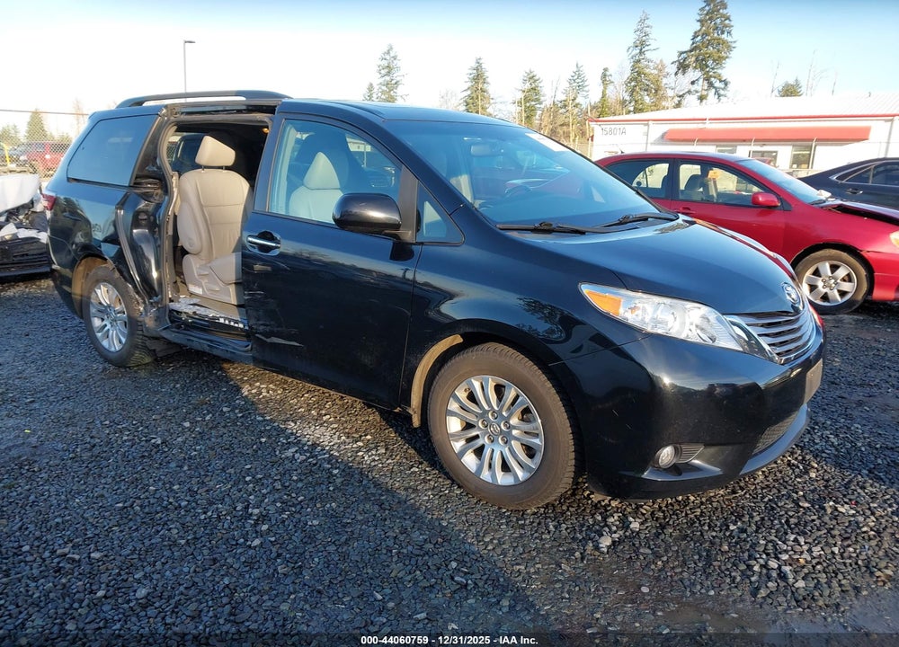 2015 TOYOTA SIENNA XLE 8 PASSENGER VIN: 5TDYK3DC8FS535991