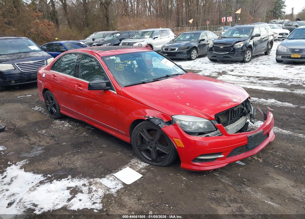 2011 MERCEDES-BENZ C 300 LUXURY/SPORT VIN: WDDGF5EB8BR134960