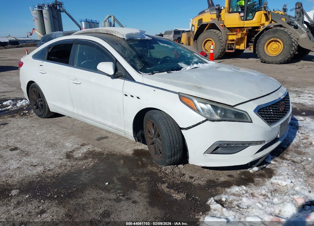 2015 HYUNDAI SONATA SE VIN: 5NPE24AF0FH014082