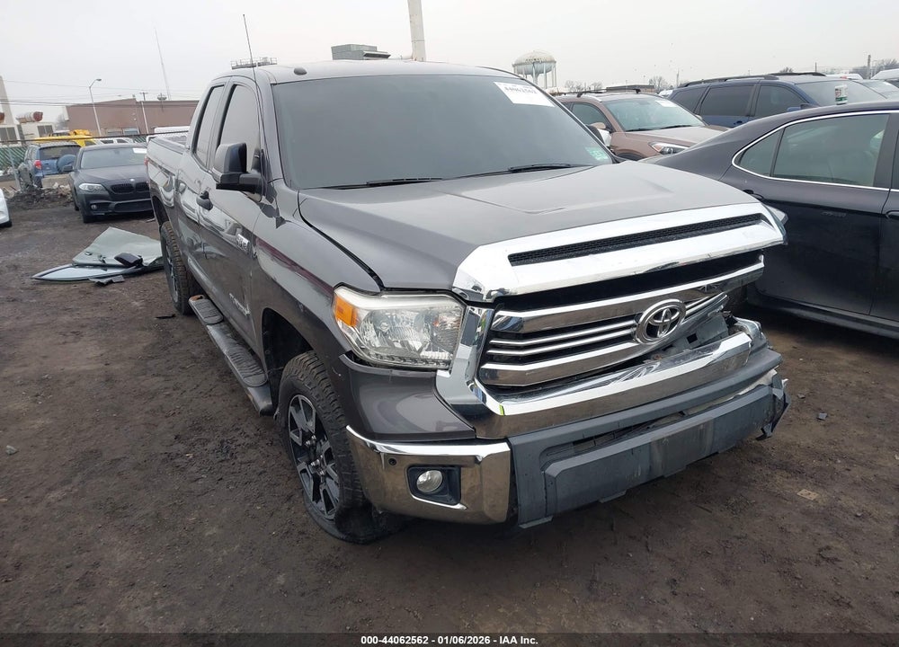 2017 TOYOTA TUNDRA SR5 5.7L V8 VIN: 5TFUY5F15HX582803