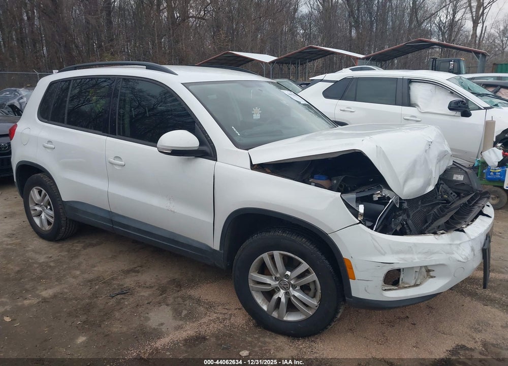2015 VOLKSWAGEN TIGUAN S VIN: WVGAV7AX0FW501272