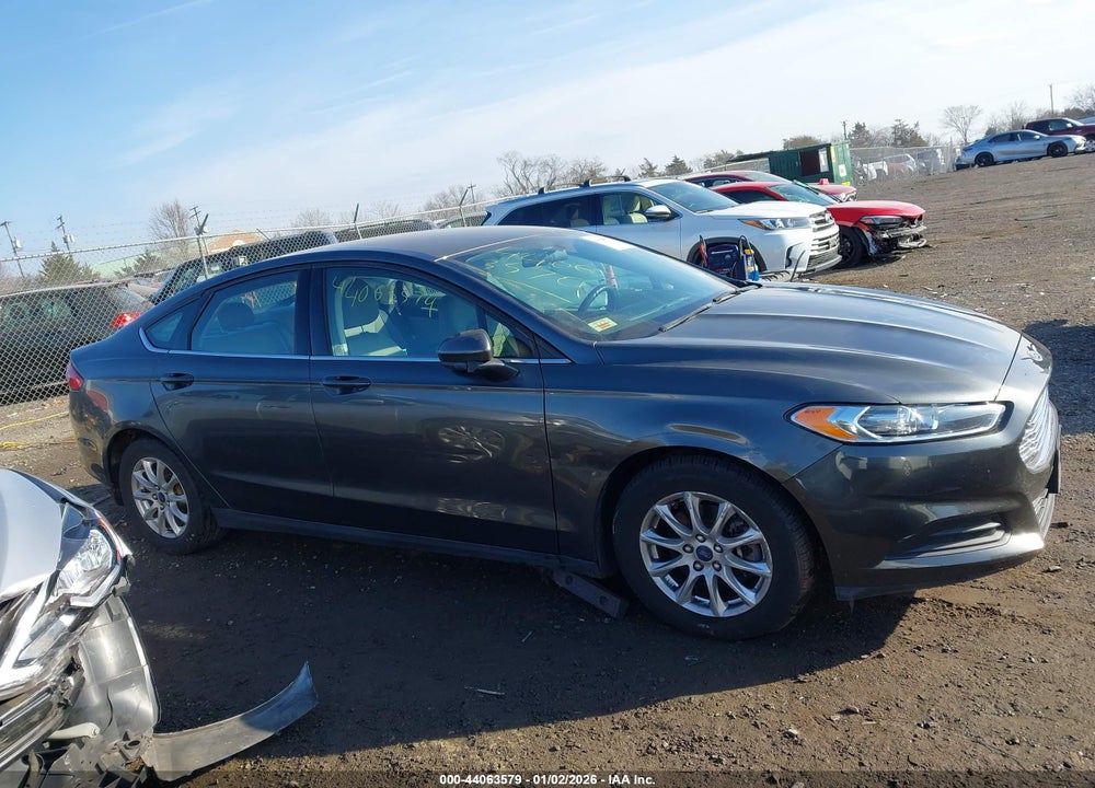 2015 FORD FUSION S VIN: 1FA6P0G75F5105627