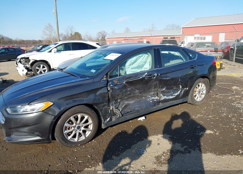 2015 FORD FUSION S VIN: 1FA6P0G75F5105627