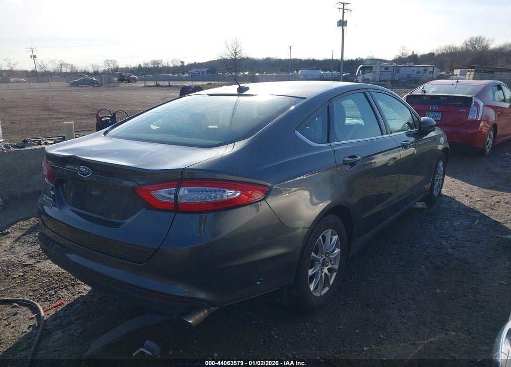 2015 FORD FUSION S VIN: 1FA6P0G75F5105627