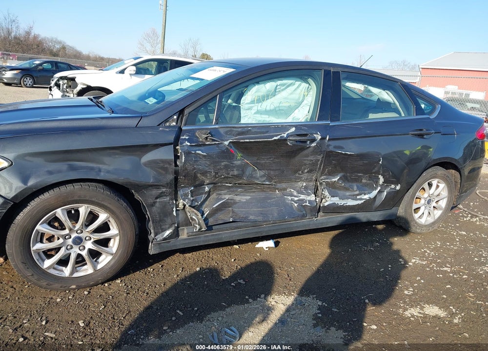 2015 FORD FUSION S VIN: 1FA6P0G75F5105627