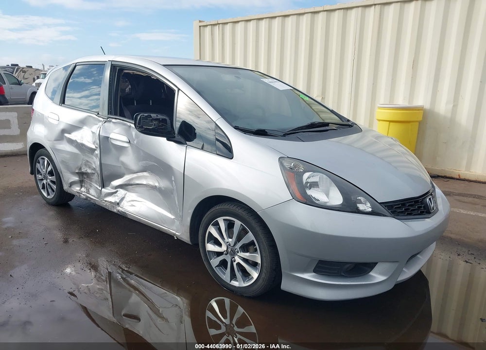 2013 HONDA FIT SPORT VIN: JHMGE8H55DC012100