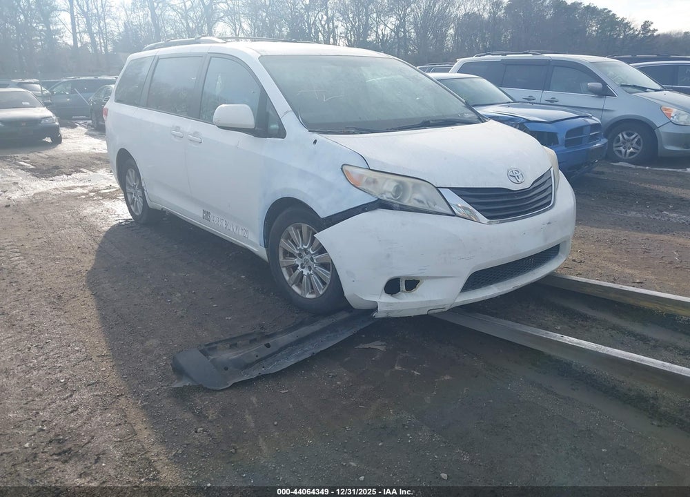 2011 TOYOTA SIENNA LE VIN: 5TDJK3DC0BS016705