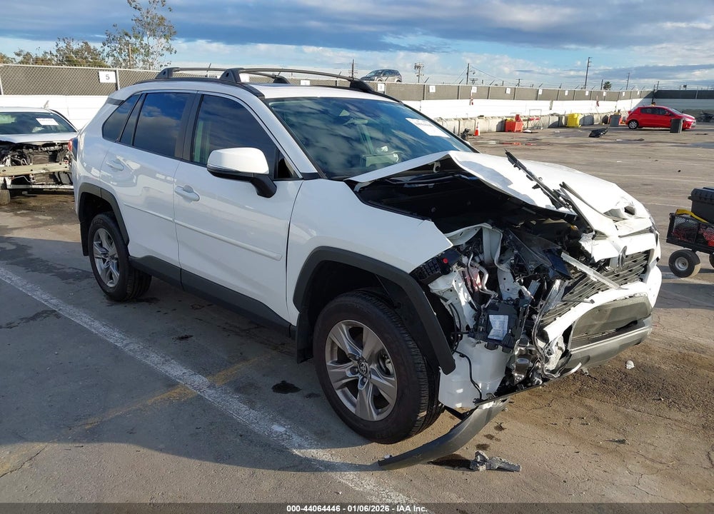 2025 TOYOTA RAV4 XLE VIN: 2T3W1RFV5SC307646