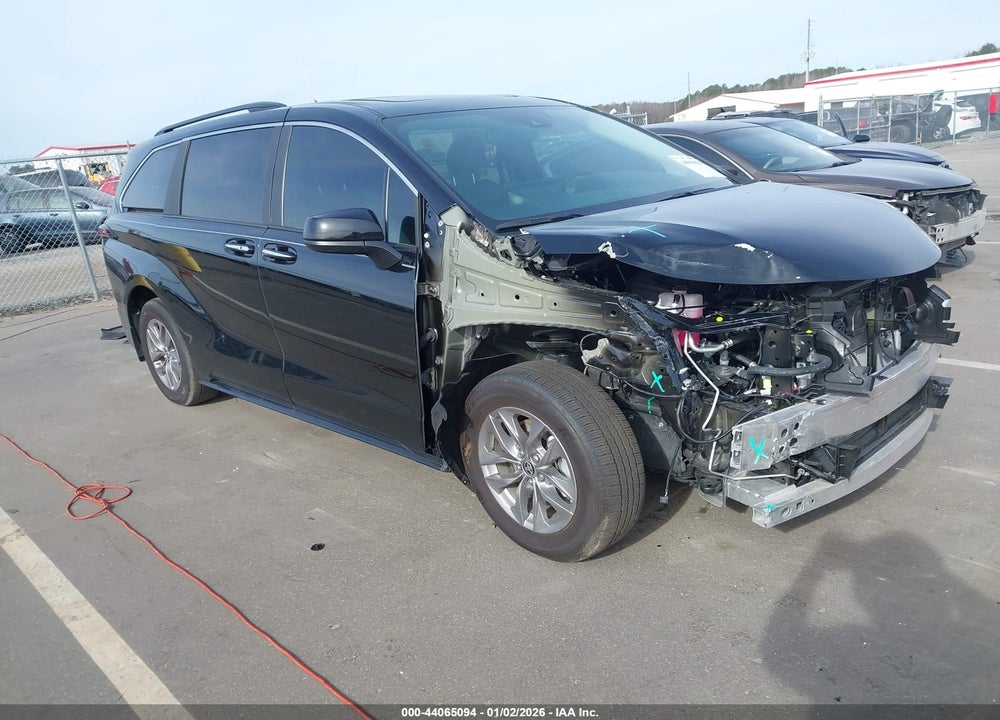 2025 TOYOTA SIENNA XLE VIN: 5TDYRKEC4SS235976