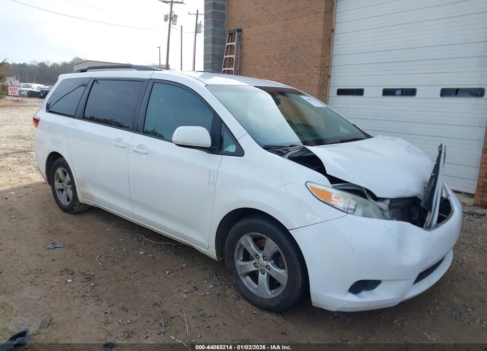 2017 TOYOTA SIENNA LE 8 PASSENGER VIN: 5TDKZ3DC5HS875927