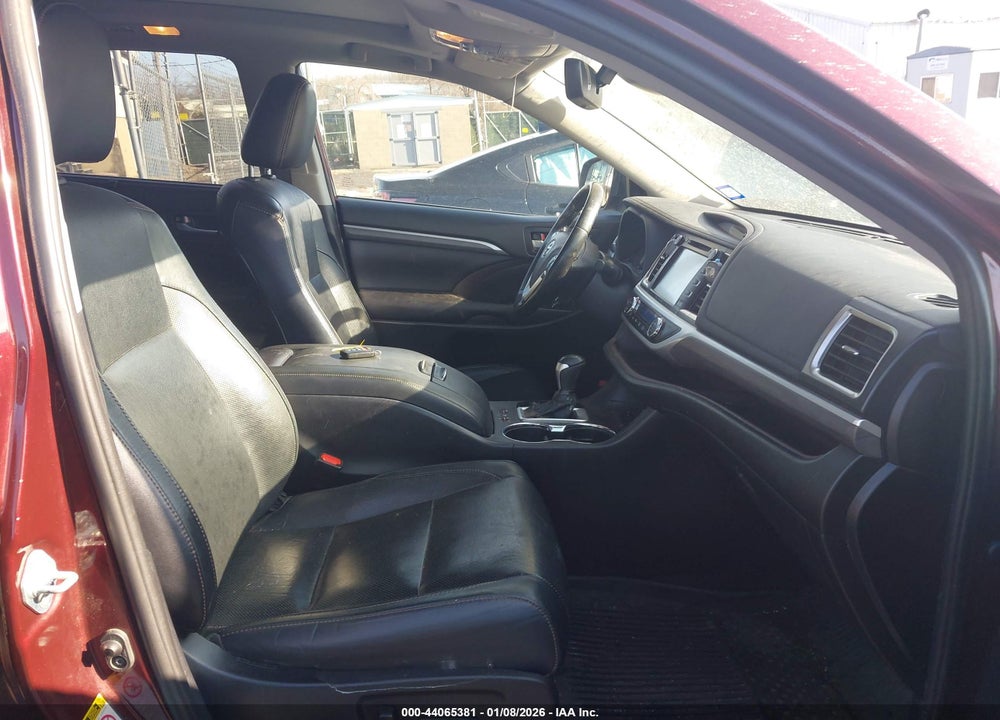 2019 TOYOTA HIGHLANDER LIMITED PLATINUM VIN: 5TDDZRFH3KS711216